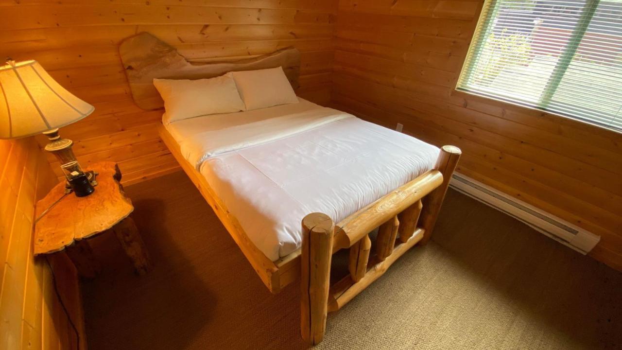 Wild Coast Wilderness Resort Port Renfrew Extérieur photo