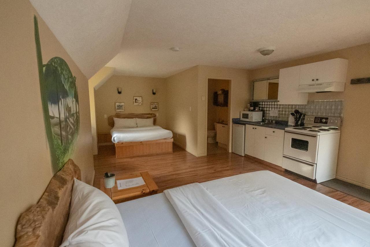 Wild Coast Wilderness Resort Port Renfrew Extérieur photo