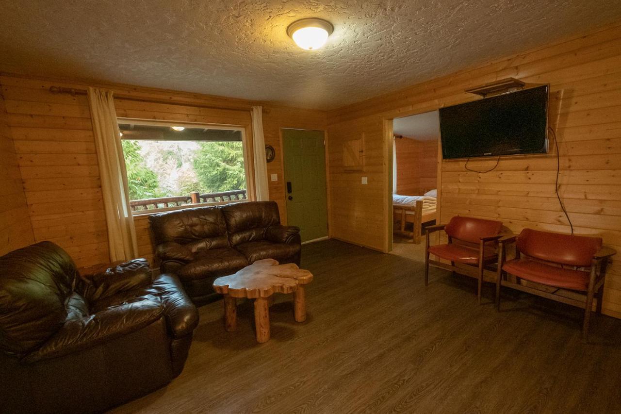 Wild Coast Wilderness Resort Port Renfrew Extérieur photo