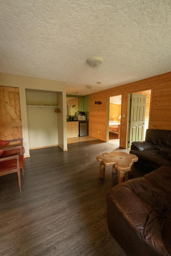 Wild Coast Wilderness Resort Port Renfrew Extérieur photo