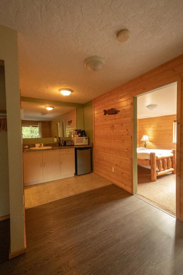 Wild Coast Wilderness Resort Port Renfrew Extérieur photo