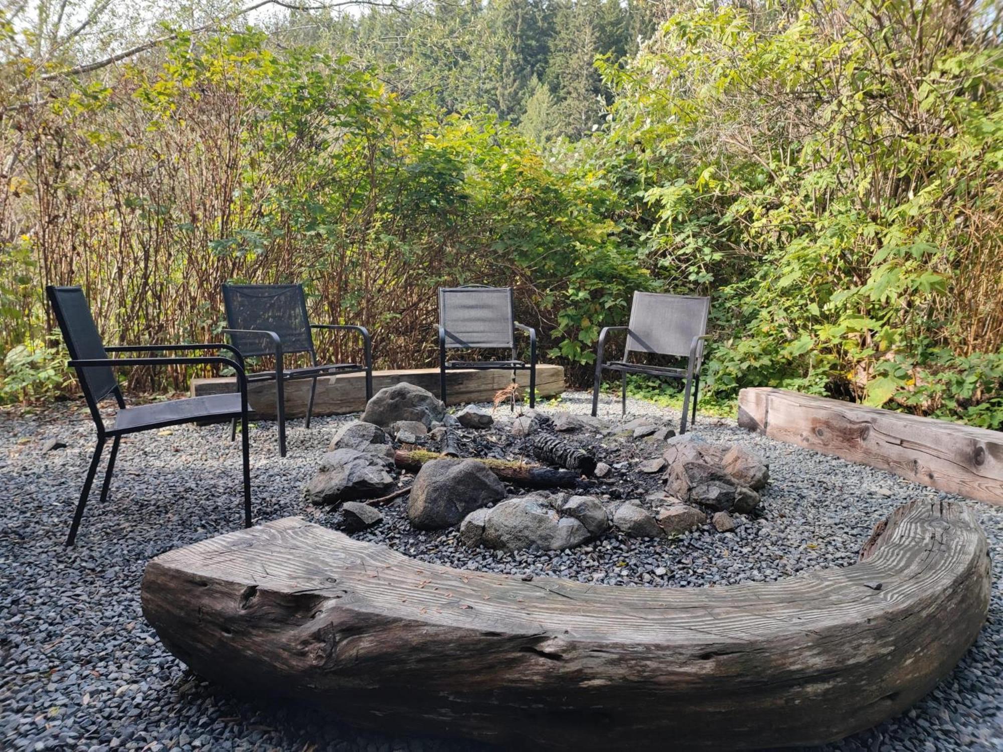 Wild Coast Wilderness Resort Port Renfrew Extérieur photo